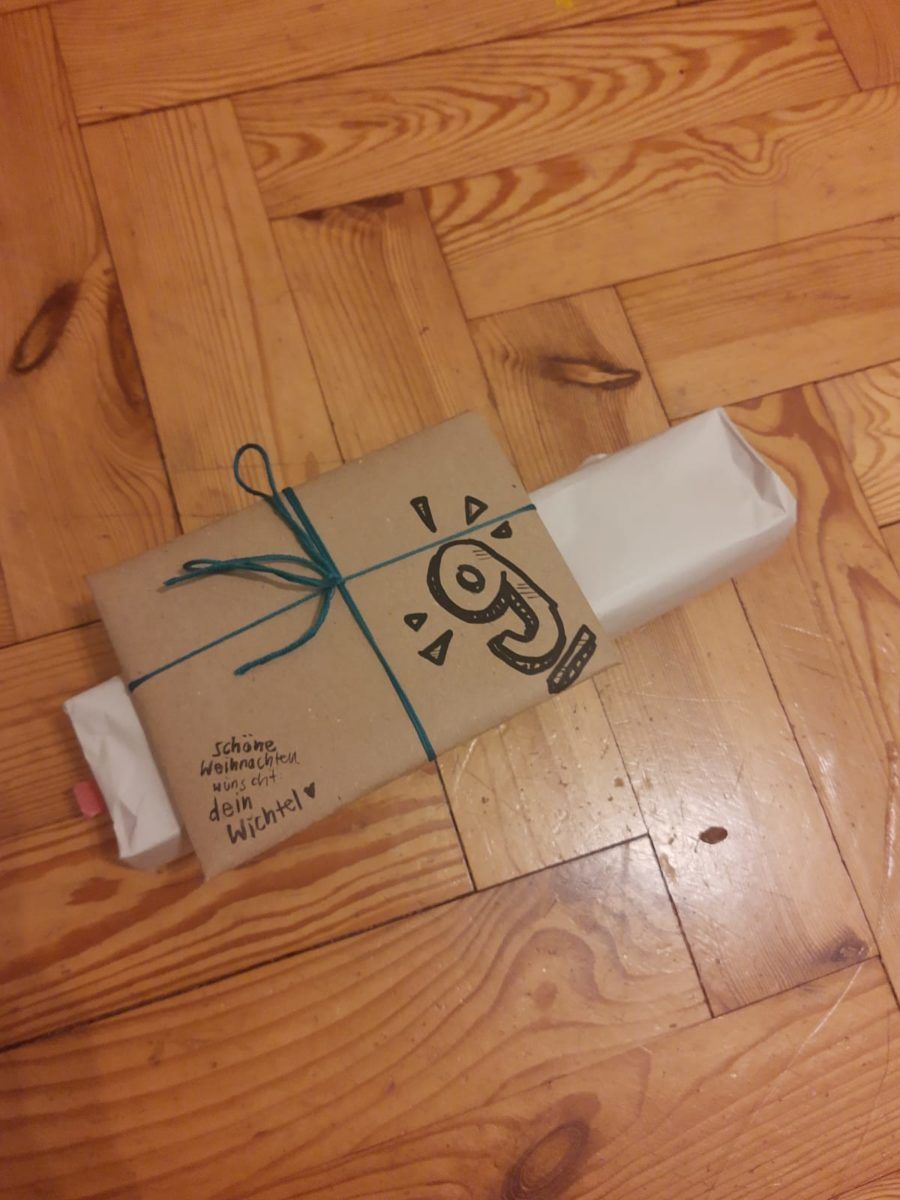 ein eingepacktes Geschenk